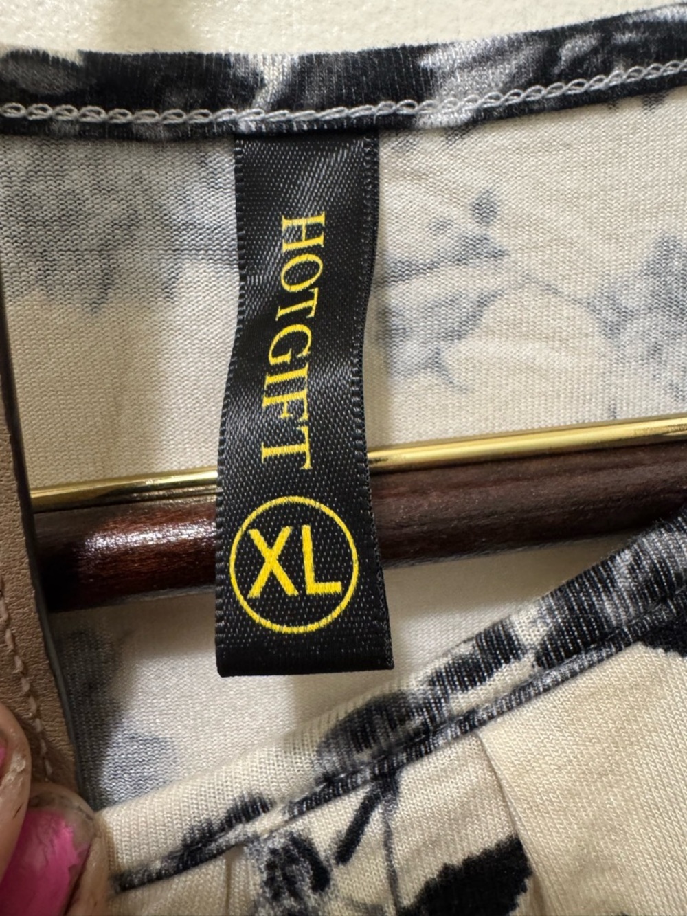 Women’s Black Floral Pajama Set - Picture 3 of 6